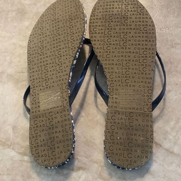 Lauren Conrad Navy Flip Flops Size 8 - Picture 4 of 5